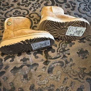 Toddler sz 6 new UGG boots